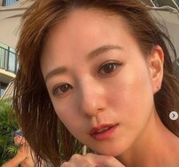 「本当に美しい！」元AAA伊藤千晃、デコルテ見せピンクニット姿で『美ST』初登場！