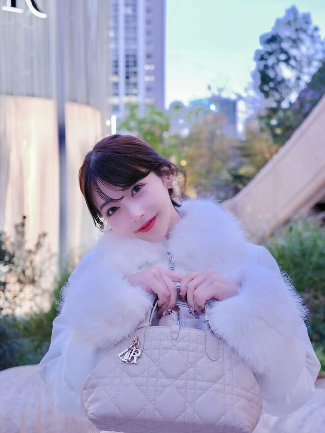 “整形総額3000万円”三山凌輝の元婚約者YouTuber「立ち耳整形」ビフォアフ公開に驚きの声「妖精さんみたい」「サムネ別人かと」の画像