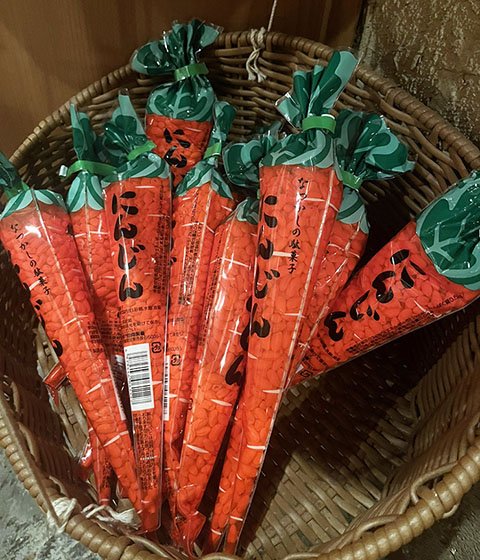 なぜかニンジン型の『ポン菓子』　※撮影／編集部