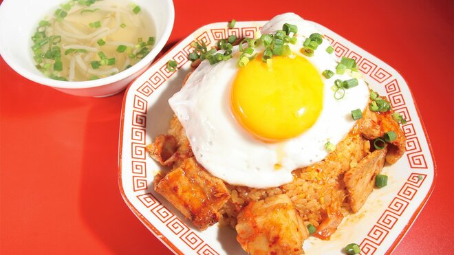 【大阪・桜川】話題沸騰の人気店で味わう“豚キムチ炒飯”　「みんなの炒飯パラダイス」の人気ナンバーワンの一皿の画像