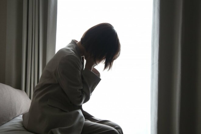 悩みを抱える女性