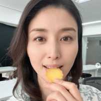 “国民の愛人”から医師の妻＆ママになった橋本マナミ38歳、アンニュイウェーブのあざとヘアでイメチェン！「大人の色気が溢れてる」「ますます素敵」の声