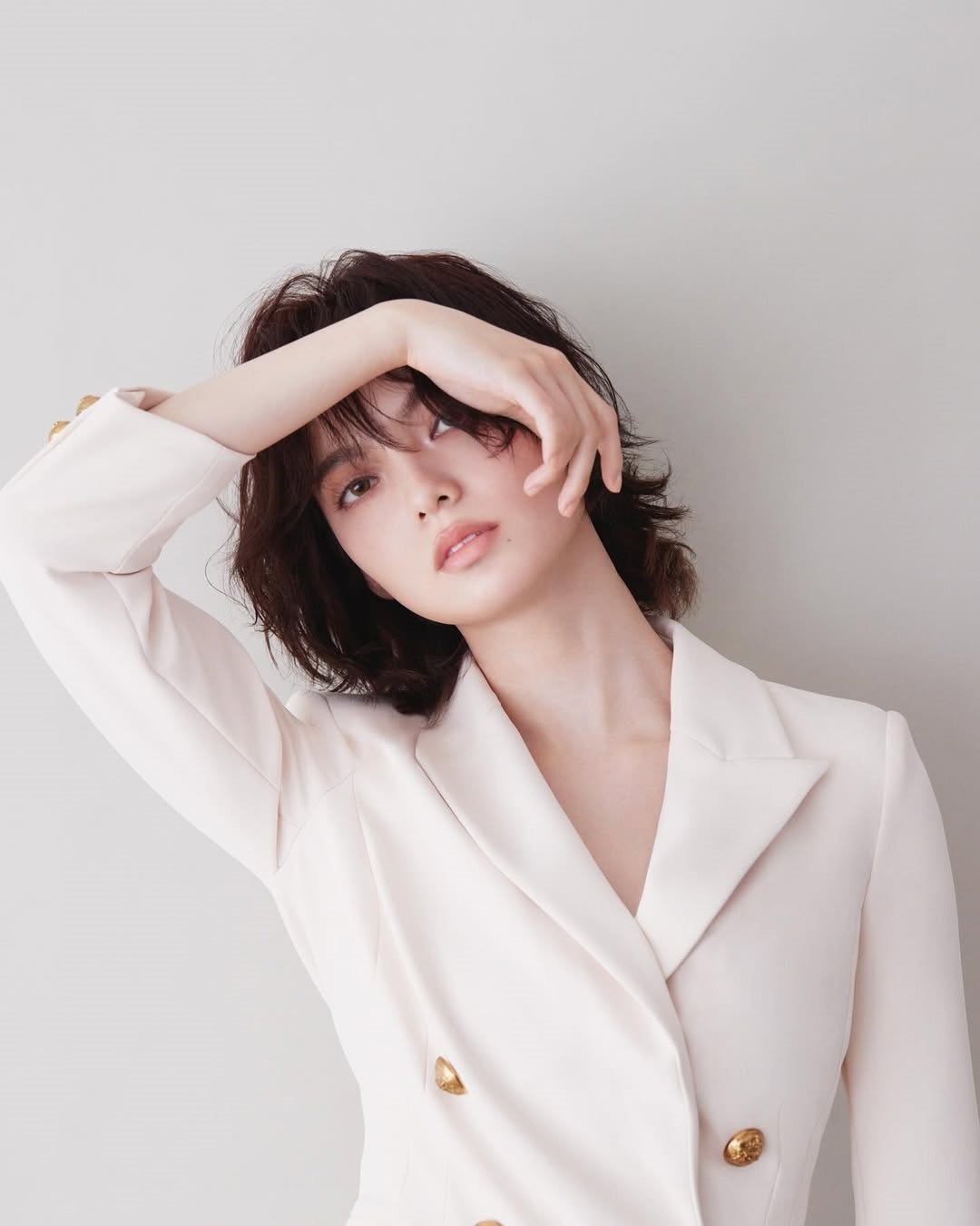 欅坂46 平手友梨奈　ポストカード　初期　1枚　白ドレス 予想外すぎ」「XGみたい」3か月ぶりインスタ更新の平手友梨奈、青髪白