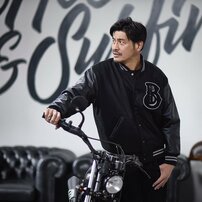 「カッコ良すぎて目が覚めました」坂口憲二49歳の近影が激シブ「どの角度から見ようが完璧」人気ドラマ続編にも期待