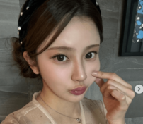 「可愛すぎて鼻血でる」“芸能人7人の元カノ”小澤美里、IVEウォニョンふう黒髪メイクで激変！