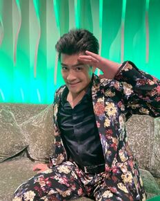 ジャニーズのカメレオン俳優SixTONES森本慎太郎が「岸優太のJラスト作品」を彩る！今夏公開映画『Gメン』出演、ヤンキーから錦鯉・長谷川まで…「役のクセがスゴい」!!