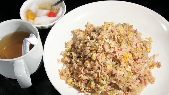 自家製ネギ油＆3種類のタレでシンプルながらもコク深い“チャーハン”　神奈川・川崎の大評判な一皿の画像
