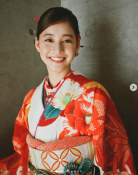 「神ってる！」「強すぎる…このツーショットは…!!!」新木優子＆BLACKPINK・ジス、“超小顔密着2ショット”にファン感動「がち豪華すぎます」