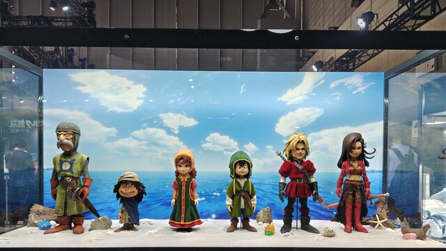 東京ゲームショウ2025のスクエニブースに展示されたドラクエキャラクターのドール