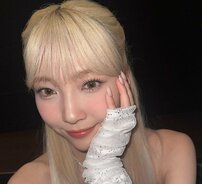 「可愛すぎにもほどがある！」NiziUマユカ、ギャルみあふれる金髪ツインテヘアが大好評！「お人形さんみたい」