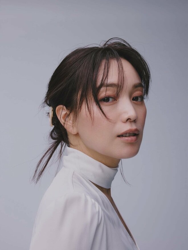 蛯原友里・46歳、「このビジュで双子は強いて」“ツインズルック”が注目の裏で…そっくり実妹・英里の近況はの画像