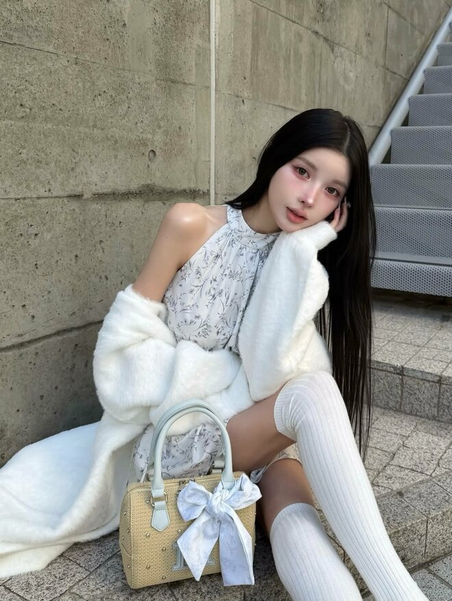 「お腹どーなってんねん内臓抜いただろ」の声に国宝級美女インフルエンサーが反応  “極細ウエストと体重”を公開の画像