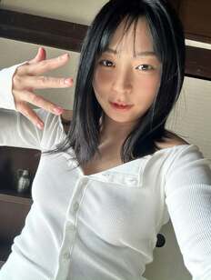 “152cm52kg”アンゴラ村長、32歳誕生日“肩出し”新写真集ショットに「ますます綺麗になってる」と反響続々　過去作は3万部大ヒット