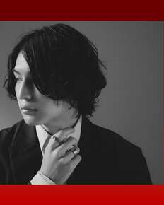 「ふとした角度がお父様に似てる」徳永英明息子「新人歌手」、『相棒』で披露していた“甘い演技”