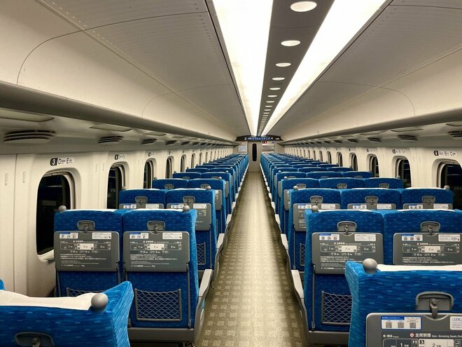 新幹線車内“謎の突起物”へのX投稿が閲覧数1300万回超の大反響 JR東海が明かす「知られざる名称」と用途の画像