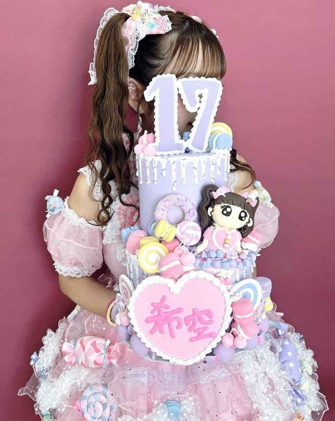 辻希美17歳長女「大成功デビュー」の裏に「3つのナシ」 専門家分析“真逆”のKoki,は「損している」の画像