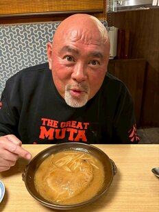 武藤敬司が倖田來未の家族と新年会、夫や13歳長男も“完全顔出し”ショット公開「まるでゴッドファーザー」