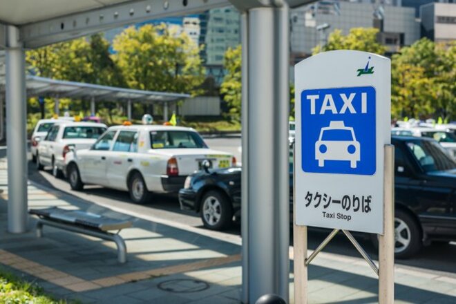 コロナ明け「忘年会復活」で注意したい「タクシー内泥酔」爆睡、嘔吐…運転手の知られざる「対処法」を武蔵野市議会議員兼現役タクシードライバーの“志茂田景樹息子”に聞いた！の画像