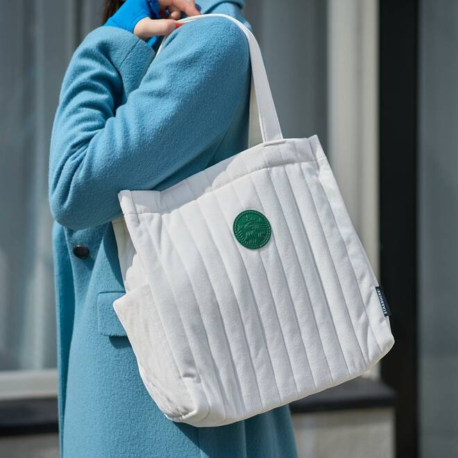 「毎年売り切れ」超人気スターバックスの福袋に“異変”!?「買わなくなった」人が増加…「3つの理由」！の画像