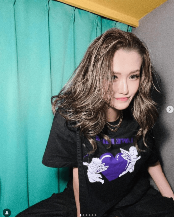 「上戸彩に見えた」『夜ふかし』フェフ姉さんが激やせ！“足がアザだらけ”夏全開ショーパン姿に反響の画像