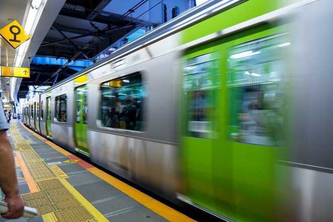 「満員電車内のイライラ」ランキング、「足を広げて座る」より「疲労感を感じる」のは【第4位以下】の画像