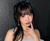 「とんでもないんですけど」鈴木愛理、印象激変メガネ＆ミニボトム姿でスラリ脚披露「足細すぎて声出ちゃったよ笑」