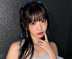 「とんでもないんですけど」鈴木愛理、印象激変メガネ＆ミニボトム姿でスラリ脚披露「足細すぎて声出ちゃったよ笑」