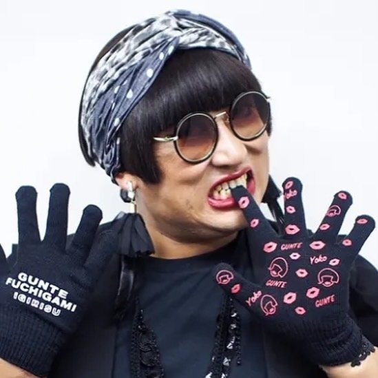 ロバート秋山、大人気の『クリエーターズ・ファイル』シリーズで左頬を覆う“顔面巨大タトゥー”姿披露の画像