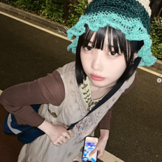 「犯罪級に可愛い」あのちゃん、キュートすぎる猫抱きショットにファン反応「優しい顔してる」