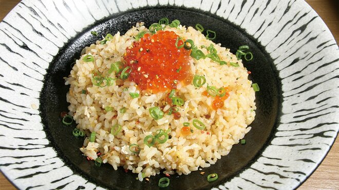 【東京・新宿】人気魚料理店で味わう“海鮮チャーハン”　「新宿魚庵 直」の絶品の一皿の画像