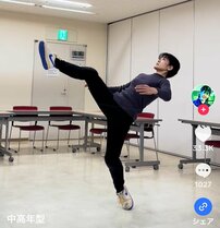 「つま先ムーンウォーク」 がTikTokで120万回超再生の50代主婦を直撃「練習は通信講座」「職場の通路も常にムーンウォーク移動」