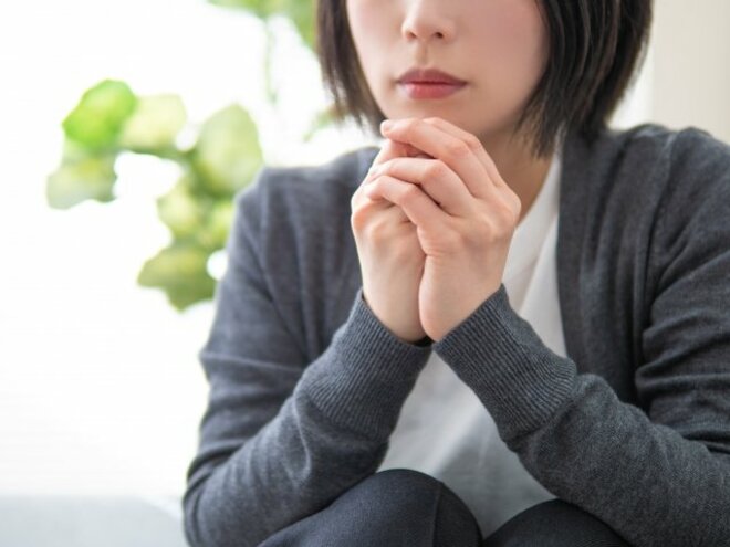 紫外線・冷房対策の長袖は“暑苦しく見える”10～30代男性が感じる「女性の“NG夏ファッション”」【トップ3】の画像