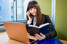 スマホ全盛時代に“紙の手帳”が大人気に…予定を記入するだけじゃない意外な使い方がバカ受け