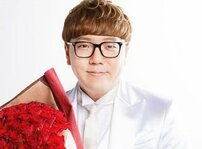 「え、ツマキンさん可愛くね？」ヒカキン、愛妻との2年越し結婚式ショットに「スタイル良すぎ」の声も