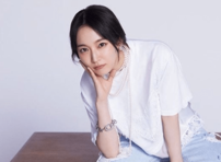 「肌見せ率が高い」吉岡里帆、美脚全開＆ヘソ出しショットで『sweet』初カバー報告「りほちゃんのおへそレアだ」