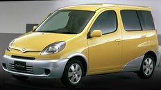 トヨタ「ファンカーゴ」は27年前のクルマなのに今でも斬新！ 後席を格納すると“広い荷室”に変身《国産名車クロニクル》