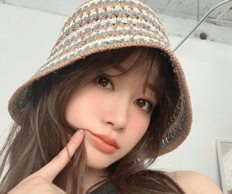 「現役みたいやね！」21歳・めるる、違和感ゼロのキュートすぎる“セーラー服ショット”に「めっちゃ天使～」「これは永久保存版だ！」の声