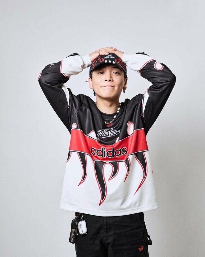 「背中がほぼユーラシア大陸」優里、マッチョ化した“タトゥーチラ見え”イカついタンクトップ姿披露の画像