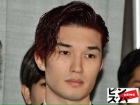 SixTONESジェシー、金髪イメチェン＆たくましい胸筋覗く爆イケ新アー写公開　綾瀬はるかと“共演”『NHK紅白歌合戦』にエールも