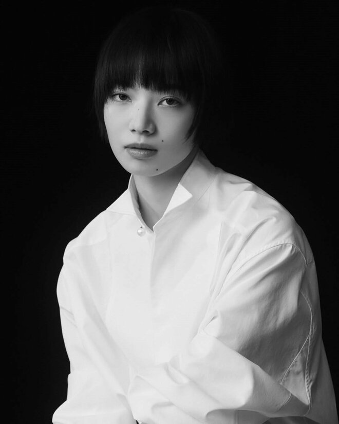 小松菜奈、デコ出しセンター分け近影に驚き「私の知ってる小松菜奈じゃない」　眉ナシ姿からピンク髪まで変幻自在の魅力の画像