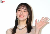 「似合いすぎでしょ」吉岡里帆、映画“CA姿ショット”が大沸騰　どんぎつねも…扮装時は毎度話題の“憑依力”
