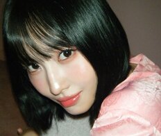 「スタイルやば」TWICEモモ、メガネ＆腹チラタンクトップ姿で渋谷に降臨 “彼女感がスゴい”ほろ酔いショットに悶絶