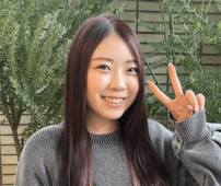 「梨花ちゃんより大きい」右足首の疲労骨折から復帰のフィギュア紀平梨花、ロケ先で出会った“お利口さん”との密着ショット公開！「いつ見ても笑顔が可愛い」