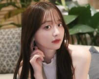 「漫画のキャラみたい」森香澄、“胸元のホクロ”が目を引く桃色キャミ姿に「今国内で1番可愛い」