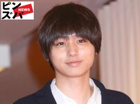 「ただの綺麗なお姉さんやん」ヘイセイ伊野尾慧、あざとかわいい笑顔でタイのナイトプール満喫