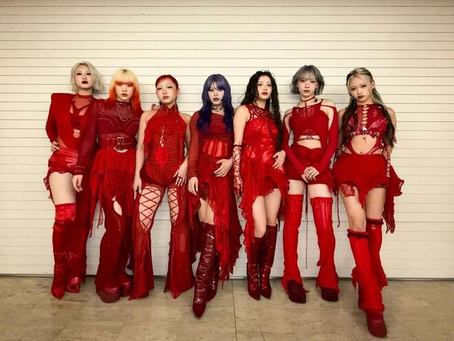 「まだ20歳だったの!?」HANA「新成人メンバー」2名、赤と黒の艶やか振袖ショット公開「存在がお花！」の画像