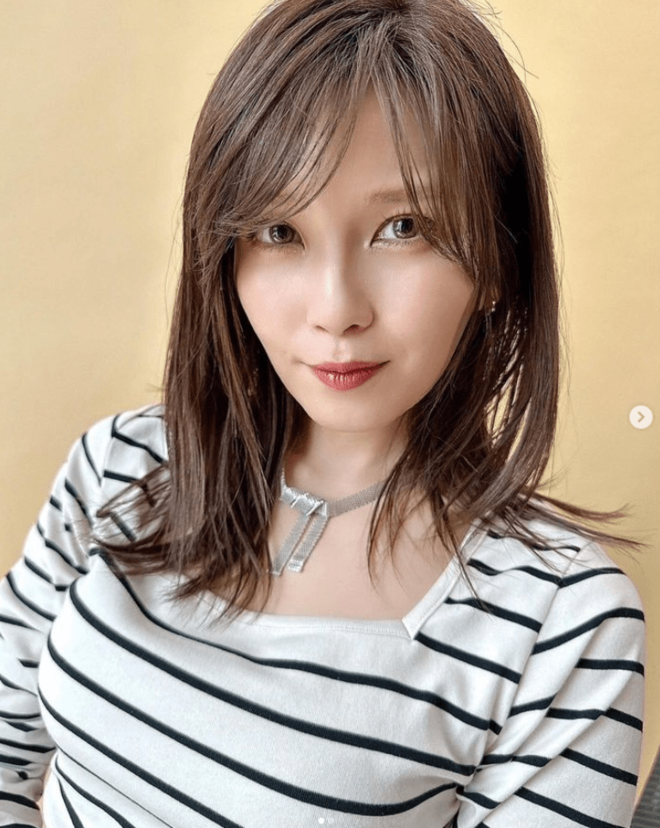 「ほっそ！ふ、腹筋！腹筋！」NEWS小山慶一郎と結婚目前報道のAAA宇野実彩子、ガッツリヘソ出しの大胆セットアップ姿披露の画像