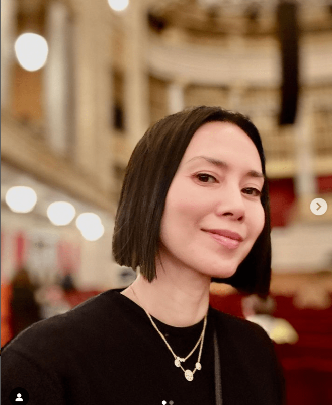 中谷美紀、11歳の連れ子の娘とカフェを楽しむ若見えピンクニット姿が幸せオーラたっぷり！「何でもない日常のありがたみを感じております」の画像