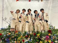 キンプリ、ベストアルバム初週120万枚!!渋谷駅広告撤去…SMAP＆嵐に並ぶ「スーパーグループ」の証明「5つの規格外伝説」！