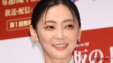 倉科カナ、麗しの背中GIドレス姿に大反響「全てにおいて上質」　高い演技力に590円Tシャツの庶民派一面も…魅力増大中